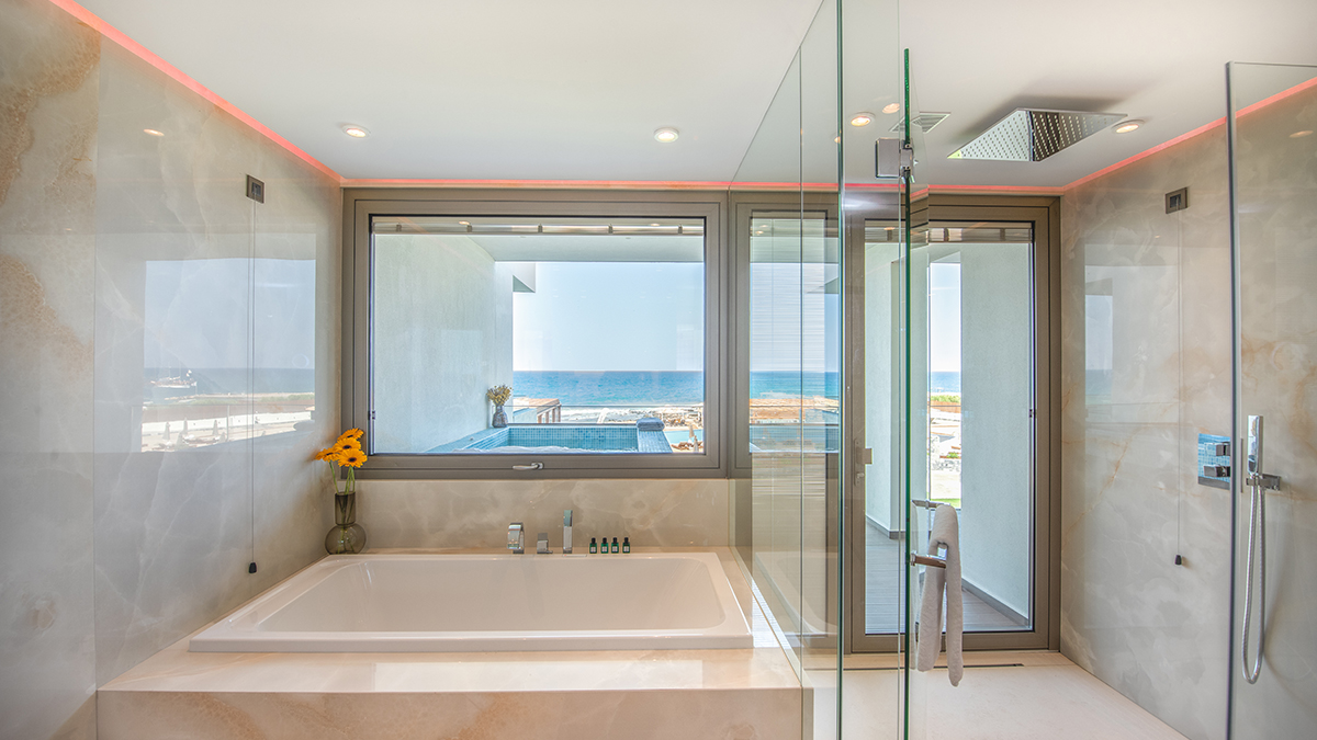 Aqua Marine Suite Waterfront with heated outdoor whirlpool and gym